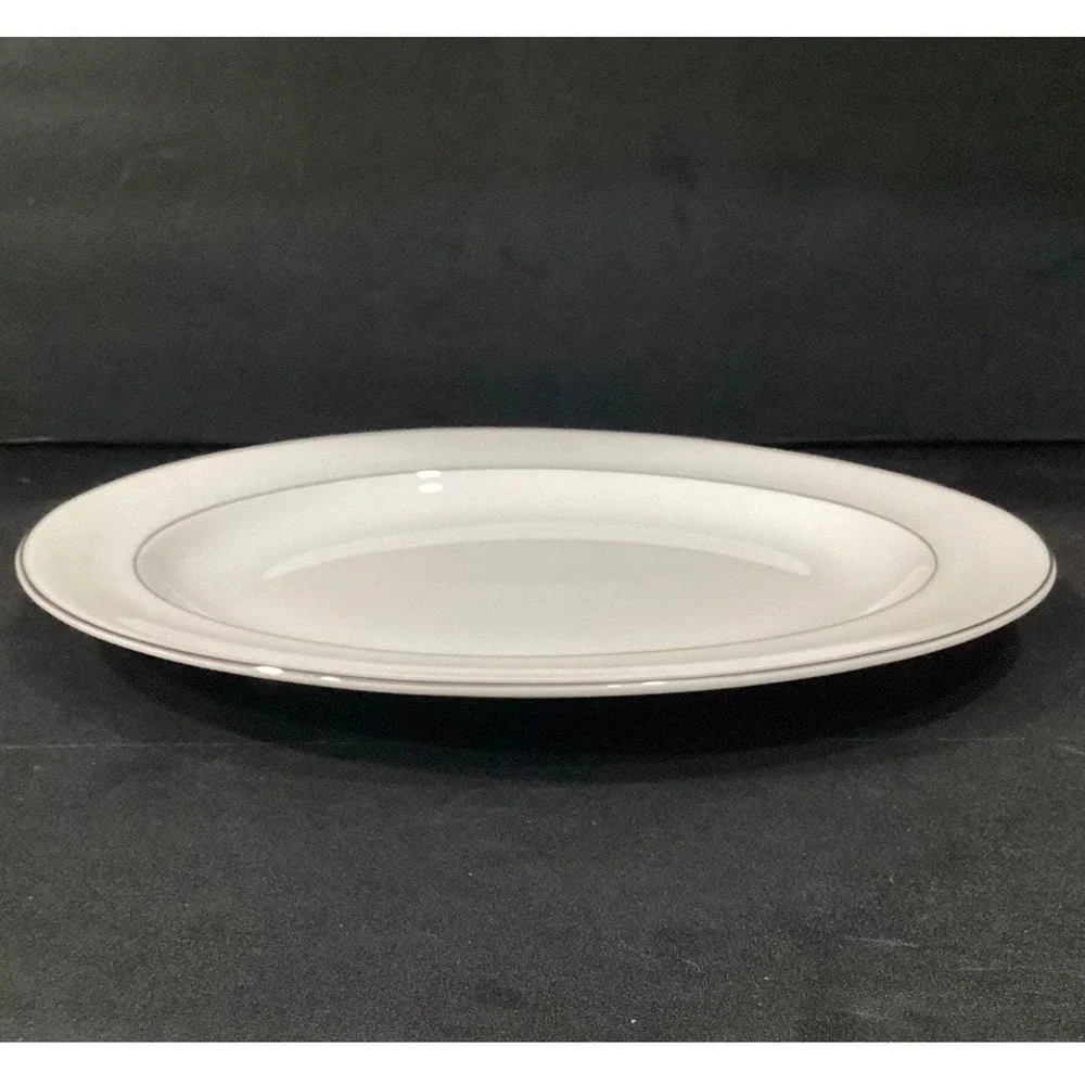 Royal Doulton Amulet Oval Serving Platter, White Floral Bone‎ China Tableware